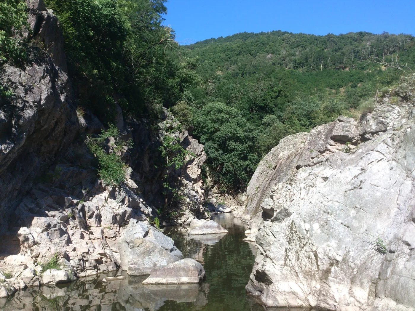 La rivière Eyrieux en contrebas du village